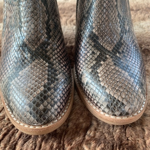Jeffrey Campbell Rowlan Bootie Taupe Snakeskin - Picture 5 of 13